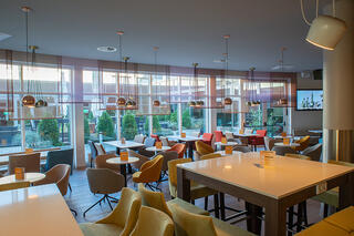 Holiday Inn Berlin Airport HANGAR24 Bar